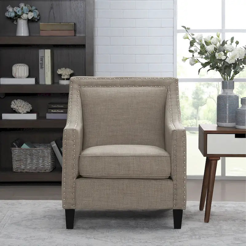 Fauteuil d'appoint avec garniture cloutée chromée